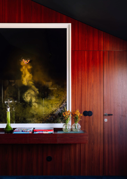 Атмосферный интерьер с искусством: уникальная квартира в Лиссабоне Атмосферный интерьер с искусством: уникальная квартира в Лиссабоне