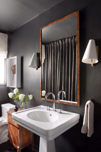 Белые стены и много искусства: светлое обновление коттеджа 1960х в Джорджии