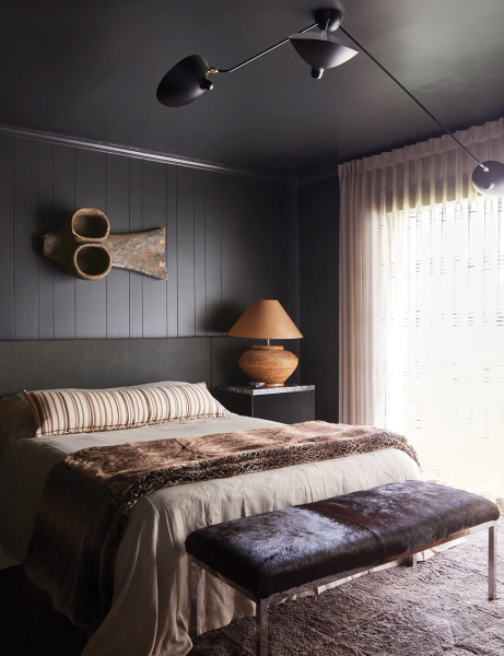 Белые стены и много искусства: светлое обновление коттеджа 1960х в Джорджии