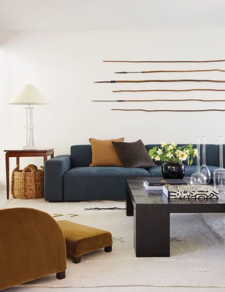 Белые стены и много искусства: светлое обновление коттеджа 1960х в Джорджии