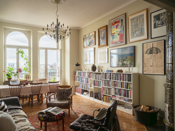 Чудесные виды на город через арочные окна: уютная квартира в Стокгольме