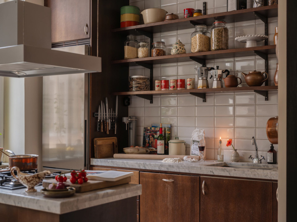 Чудесные виды на город через арочные окна: уютная квартира в Стокгольме