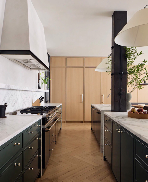 Эта современная резиденция в Нью-Йорке — результат объединения двух лофтов на разных уровнях