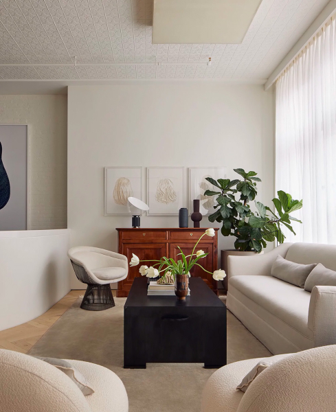 Эта современная резиденция в Нью-Йорке — результат объединения двух лофтов на разных уровнях