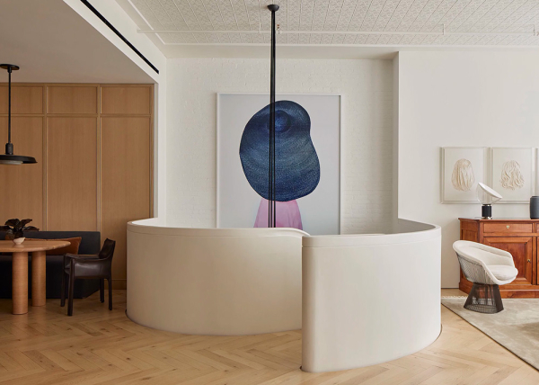 Эта современная резиденция в Нью-Йорке — результат объединения двух лофтов на разных уровнях