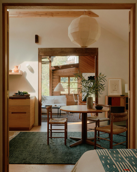 Этот обновлённый охотничий домик в Калифорнии — воплощение уютного дизайна в натуральном дереве