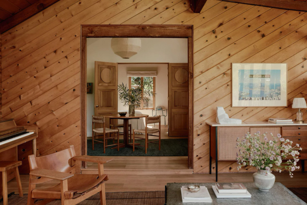 Этот обновлённый охотничий домик в Калифорнии — воплощение уютного дизайна в натуральном дереве