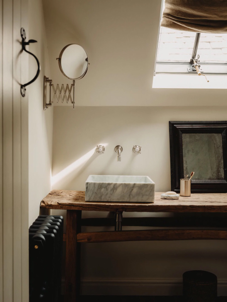 Испытанный временем великолепный интерьер старинного коттеджа в Англии Испытанный временем великолепный интерьер старинного коттеджа в Англии