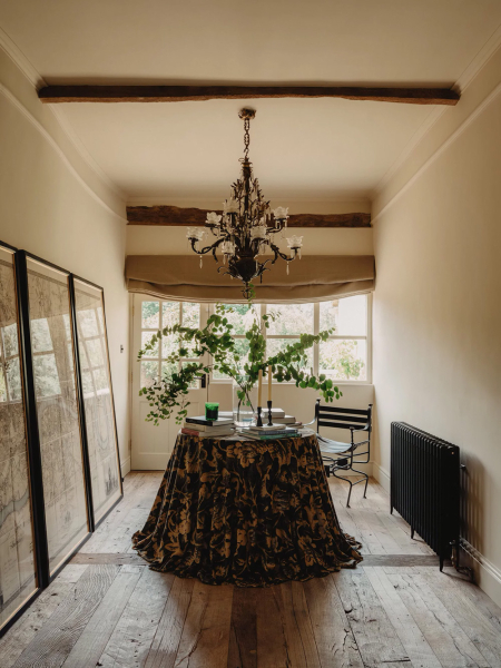 Испытанный временем великолепный интерьер старинного коттеджа в Англии Испытанный временем великолепный интерьер старинного коттеджа в Англии