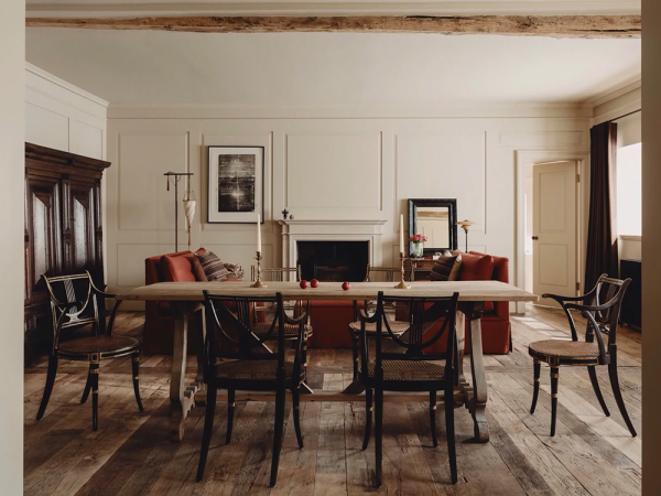 Испытанный временем великолепный интерьер старинного коттеджа в Англии Испытанный временем великолепный интерьер старинного коттеджа в Англии