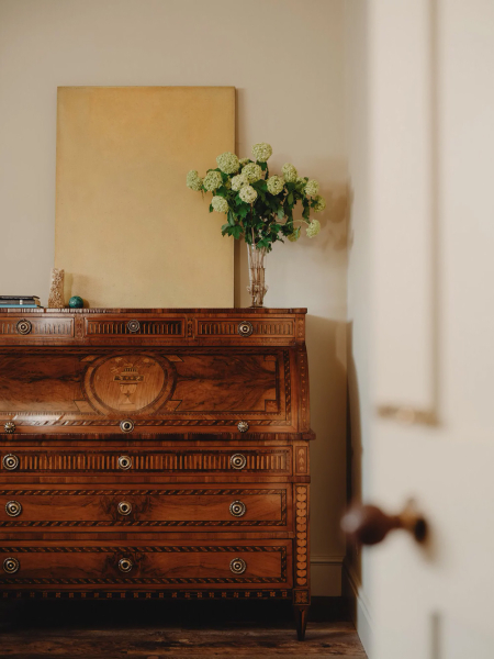 Испытанный временем великолепный интерьер старинного коттеджа в Англии Испытанный временем великолепный интерьер старинного коттеджа в Англии