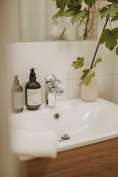 Маленькая квартира в Швеции с удлинённой планировкой и небольшой террасой (38 кв. м)