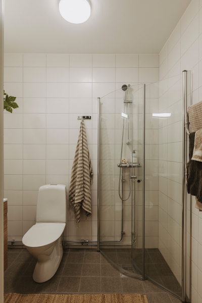 Маленькая квартира в Швеции с удлинённой планировкой и небольшой террасой (38 кв. м)