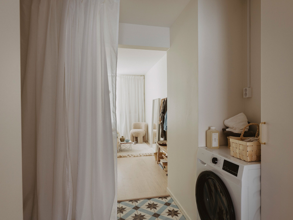 Маленькая квартира в Швеции с удлинённой планировкой и небольшой террасой (38 кв. м)