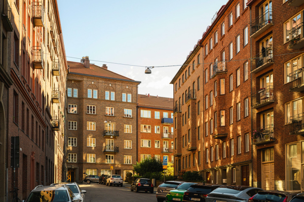 Маленькая квартира в Швеции с удлинённой планировкой и небольшой террасой (38 кв. м)