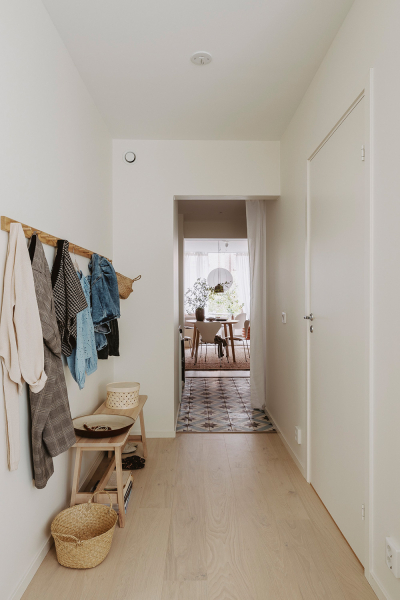 Маленькая квартира в Швеции с удлинённой планировкой и небольшой террасой (38 кв. м)