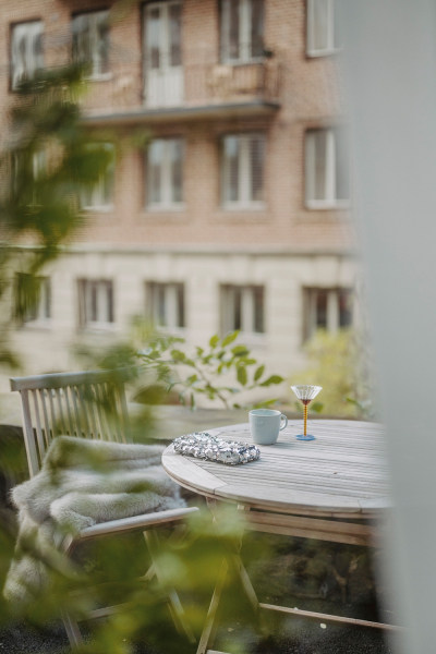 Маленькая квартира в Швеции с удлинённой планировкой и небольшой террасой (38 кв. м)