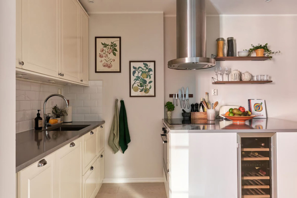 Маленькая угловая квартира в интересных оттенках зелёного в Стокгольме (50 кв. м)