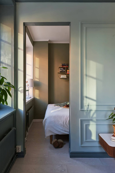 Маленькая угловая квартира в интересных оттенках зелёного в Стокгольме (50 кв. м)