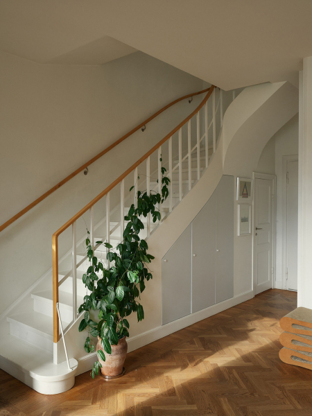 Необычная двухэтажная квартира в Стокгольме с видовой террасой