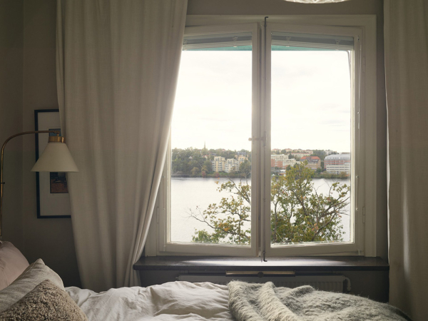 Необычная двухэтажная квартира в Стокгольме с видовой террасой