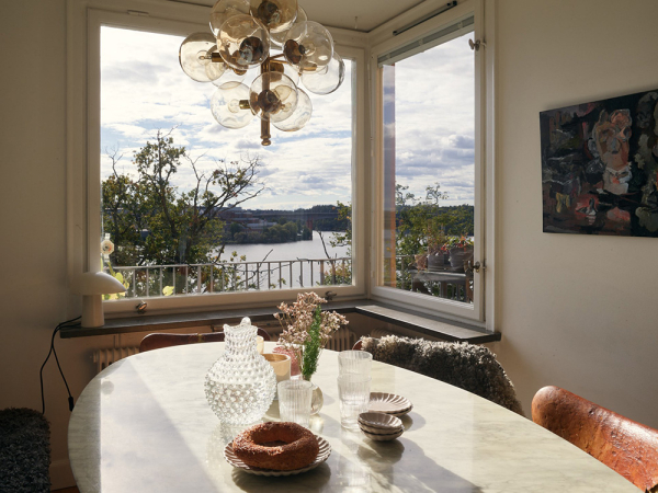 Необычная двухэтажная квартира в Стокгольме с видовой террасой