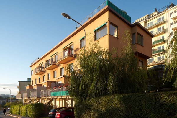 Необычная двухэтажная квартира в Стокгольме с видовой террасой