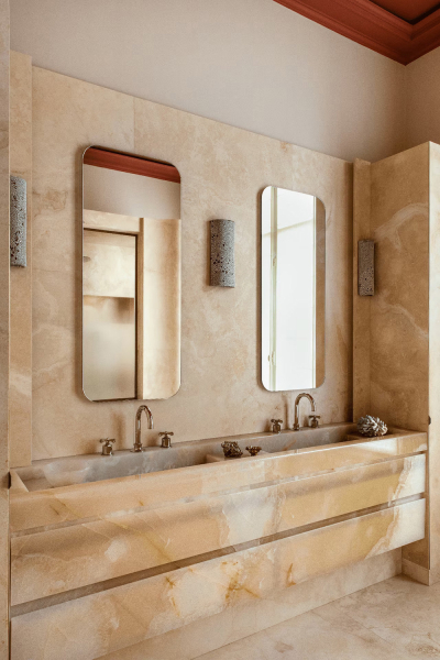 Органические формы и искусство на каждом шагу: апартаменты дизайнера в Париже Органические формы и искусство на каждом шагу: апартаменты дизайнера в Париже