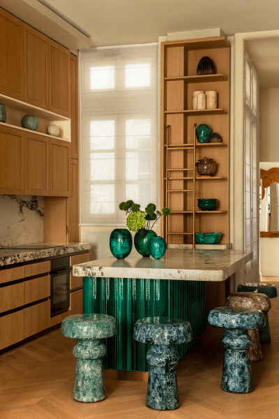 Органические формы и искусство на каждом шагу: апартаменты дизайнера в Париже Органические формы и искусство на каждом шагу: апартаменты дизайнера в Париже