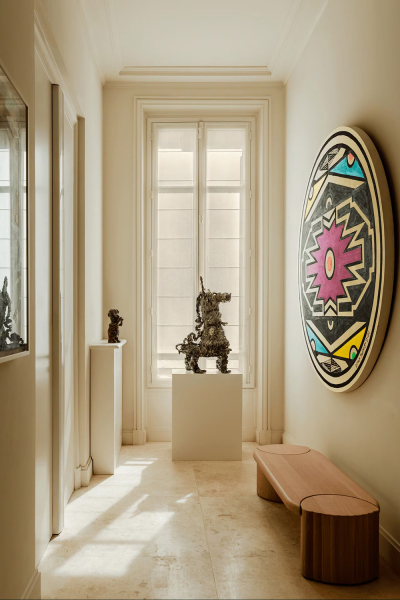 Органические формы и искусство на каждом шагу: апартаменты дизайнера в Париже Органические формы и искусство на каждом шагу: апартаменты дизайнера в Париже