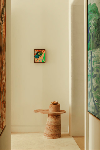 Органические формы и искусство на каждом шагу: апартаменты дизайнера в Париже Органические формы и искусство на каждом шагу: апартаменты дизайнера в Париже