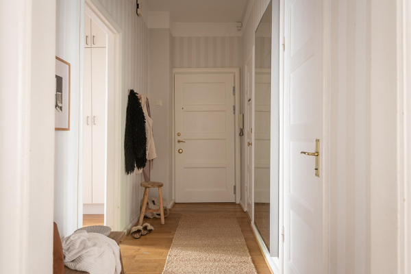 Осенняя гостиная и летняя спальня: квартира в Гетеборге (79 кв. м) Осенняя гостиная и летняя спальня: квартира в Гетеборге (79 кв. м)