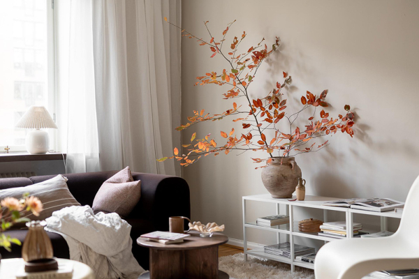 Осенняя гостиная и летняя спальня: квартира в Гетеборге (79 кв. м) Осенняя гостиная и летняя спальня: квартира в Гетеборге (79 кв. м)