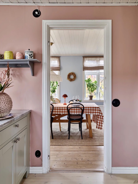 Пара преобразила старый коттедж в Швеции, который был никому не интересен Пара преобразила старый коттедж в Швеции, который был никому не интересен