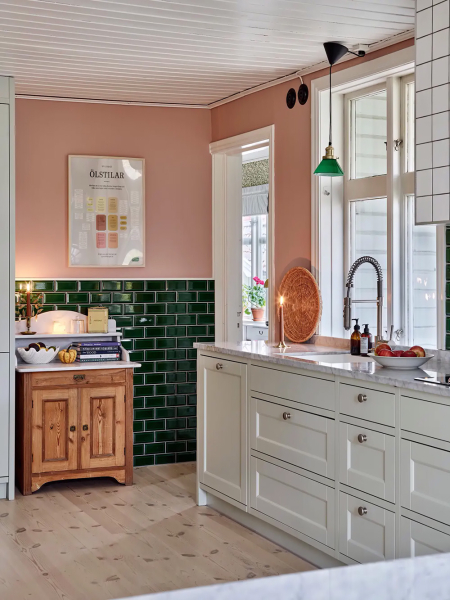 Пара преобразила старый коттедж в Швеции, который был никому не интересен Пара преобразила старый коттедж в Швеции, который был никому не интересен