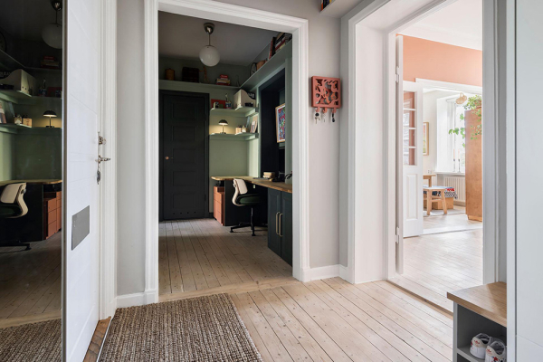 Прекрасная скандинавская квартира с терракотовыми стенами и нотками бохо