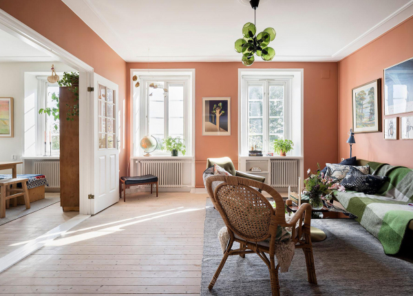 Прекрасная скандинавская квартира с терракотовыми стенами и нотками бохо