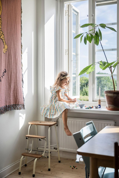 Прекрасная скандинавская квартира с терракотовыми стенами и нотками бохо