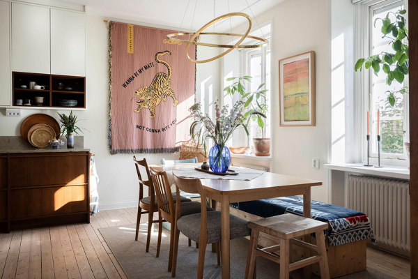 Прекрасная скандинавская квартира с терракотовыми стенами и нотками бохо