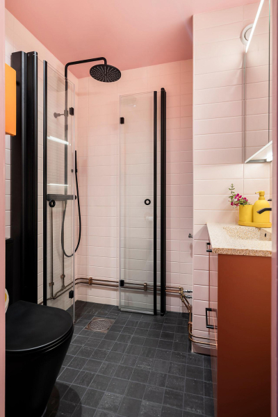 Прекрасная скандинавская квартира с терракотовыми стенами и нотками бохо