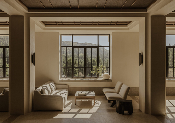 Роскошный минималистичный уют в горах Греции: новый отель MANNA Роскошный минималистичный уют в горах Греции: новый отель MANNA