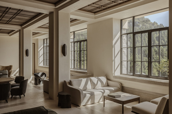 Роскошный минималистичный уют в горах Греции: новый отель MANNA Роскошный минималистичный уют в горах Греции: новый отель MANNA