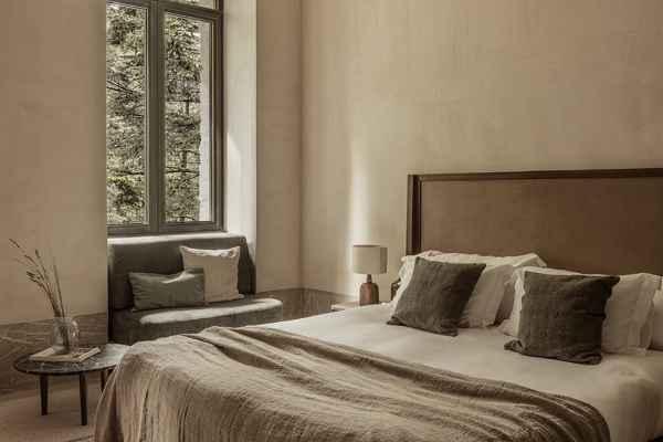 Роскошный минималистичный уют в горах Греции: новый отель MANNA Роскошный минималистичный уют в горах Греции: новый отель MANNA