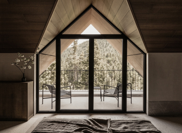 Роскошный минималистичный уют в горах Греции: новый отель MANNA Роскошный минималистичный уют в горах Греции: новый отель MANNA