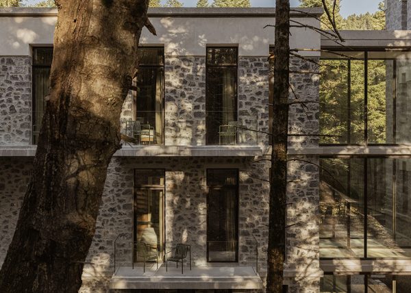 Роскошный минималистичный уют в горах Греции: новый отель MANNA Роскошный минималистичный уют в горах Греции: новый отель MANNA