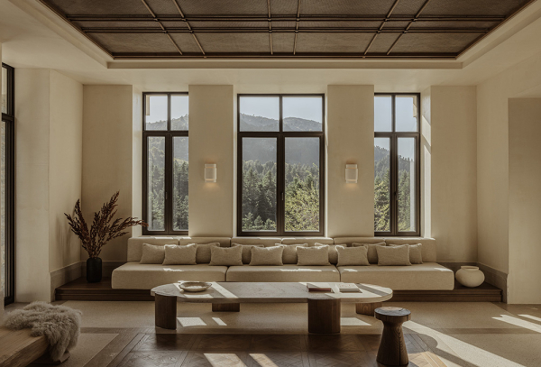 Роскошный минималистичный уют в горах Греции: новый отель MANNA Роскошный минималистичный уют в горах Греции: новый отель MANNA