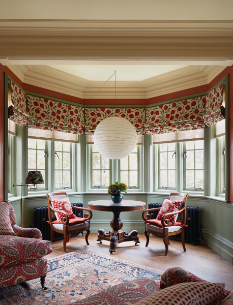 Скульптуры, искусство и узоры: максималистский интерьер в Лондоне
