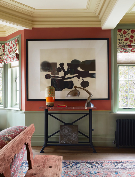 Скульптуры, искусство и узоры: максималистский интерьер в Лондоне