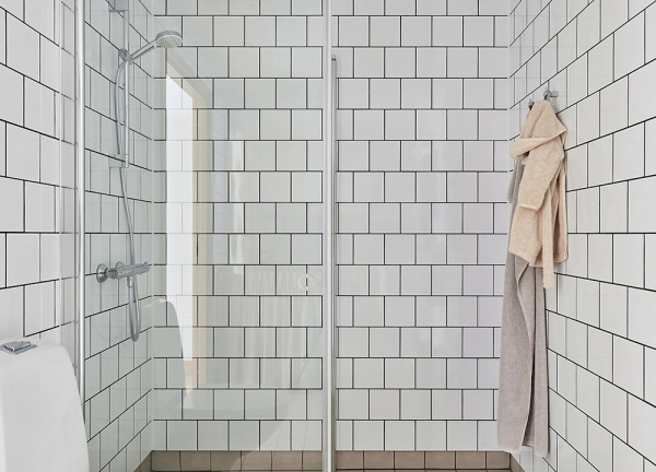 Свет и натуральное дерево: уютный современный интерьер в Стокгольме (74 кв. м) Свет и натуральное дерево: уютный современный интерьер в Стокгольме (74 кв. м)