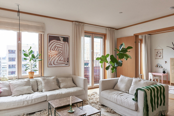 Свет и натуральное дерево: уютный современный интерьер в Стокгольме (74 кв. м) Свет и натуральное дерево: уютный современный интерьер в Стокгольме (74 кв. м)